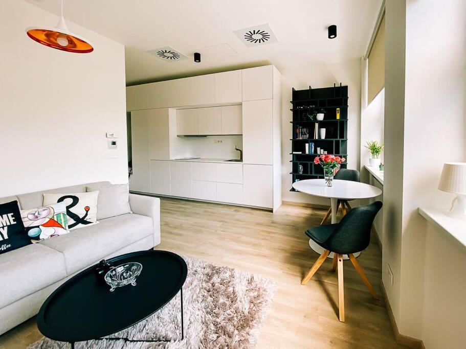 New Studio In Quiet Part Of The City Center Bratislava Exterior photo