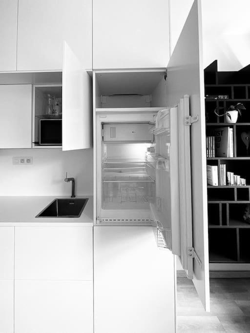 New Studio In Quiet Part Of The City Center Bratislava Exterior photo